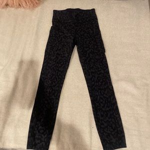 Cropped Lululemon Leggings w/ pockets